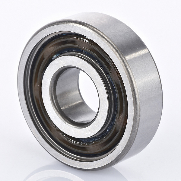 What is the influence of the adjustment of the car differential bearing clearance on the performance of the differential?
